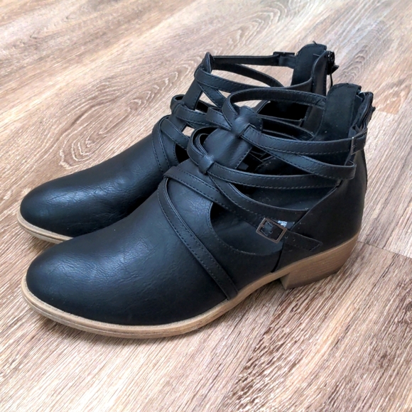 Journee Collection Shoes - Journee Collection Savvy Black Heeled Zip Up Strappy Ankle Bootie Size 8.5
